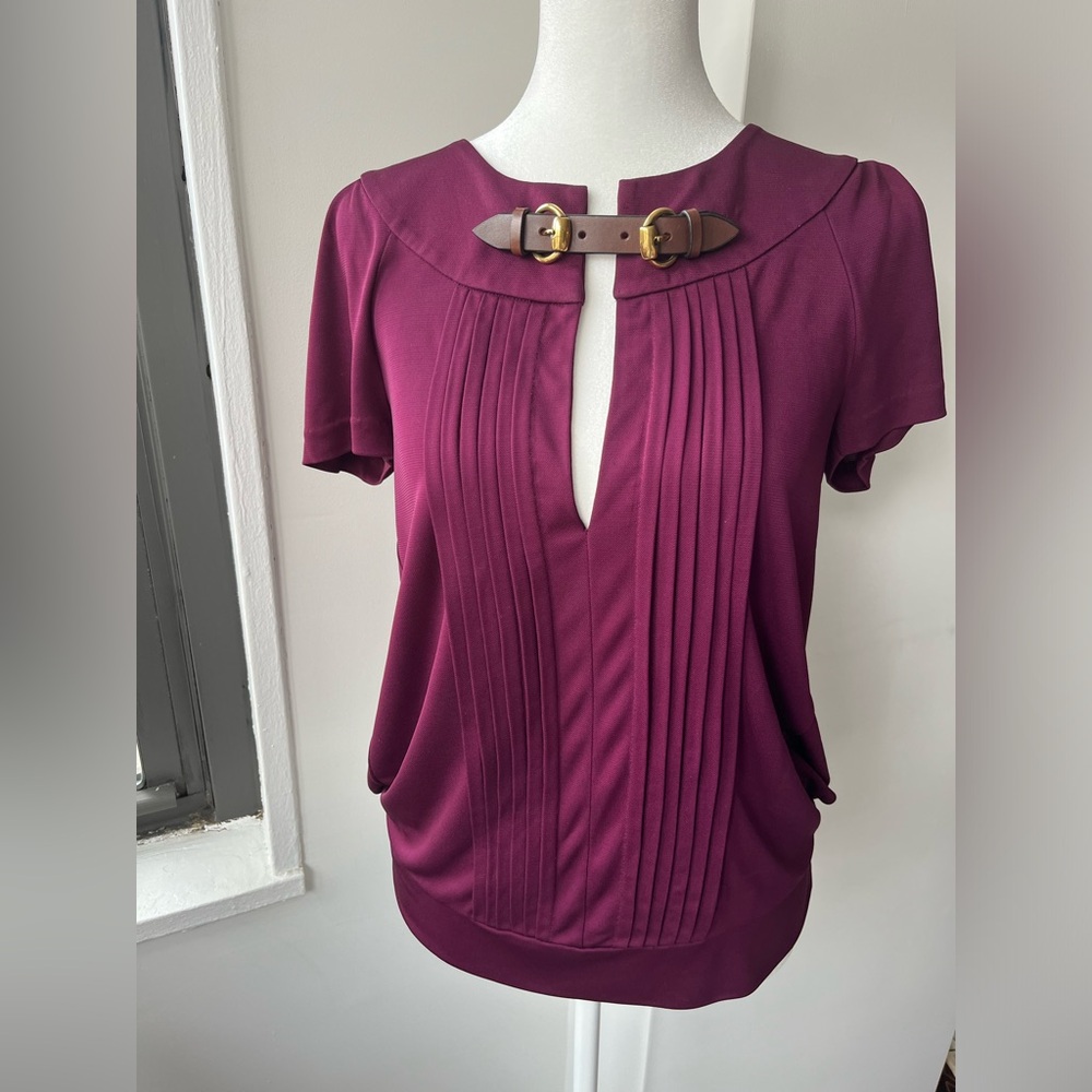 Gucci women’s short sleeve keyhole top Size Small